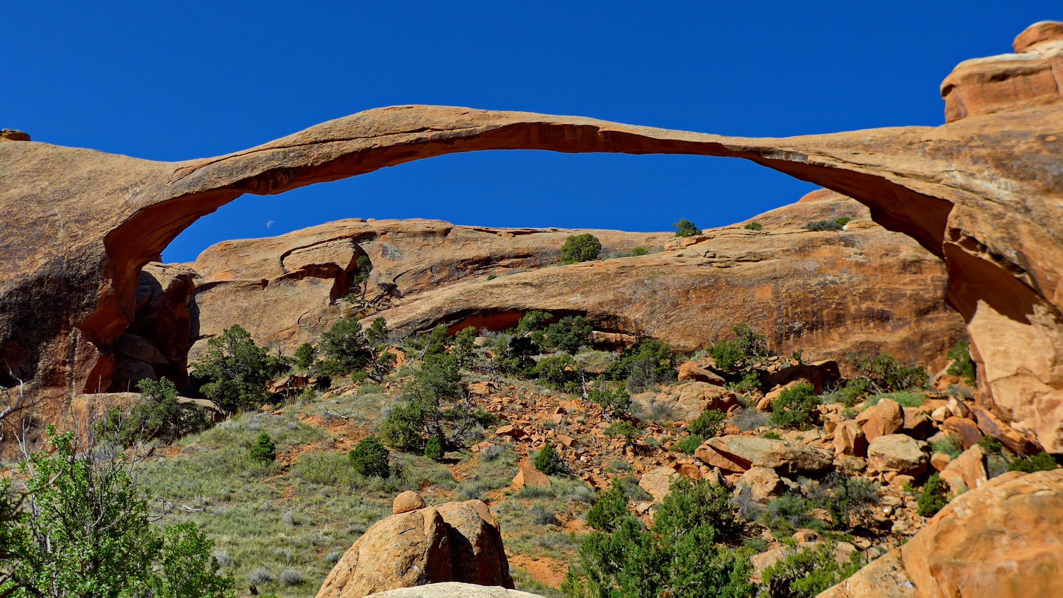 Landscape Arch which is with 88 meters span one of the largest on earth